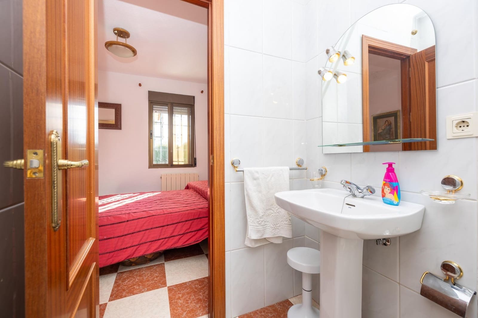 7 slaapkamer Villa te koop in Otura met zwembad garage - € 420.000 (Ref: 9637861)