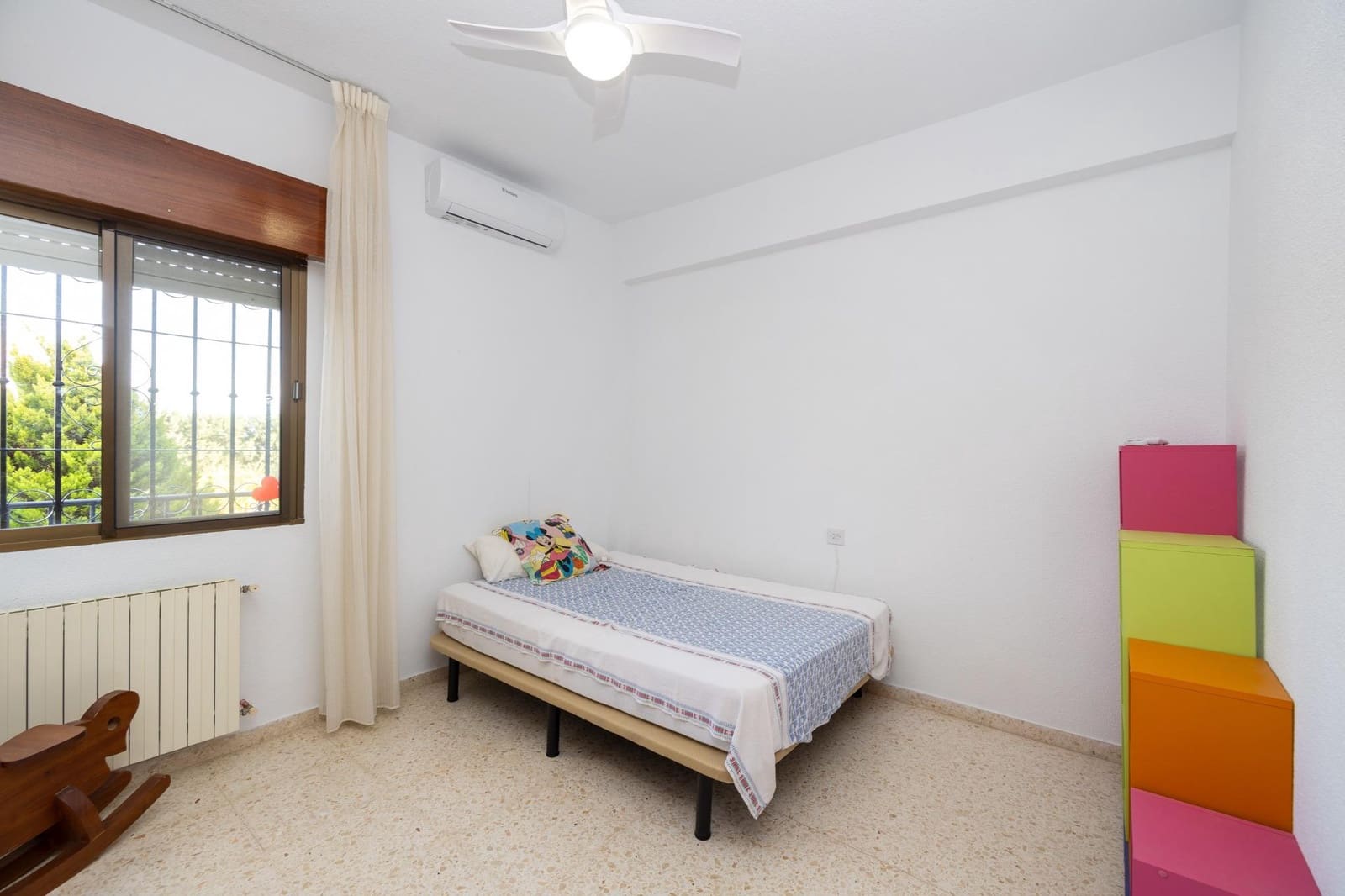 7 slaapkamer Villa te koop in Otura met zwembad garage - € 420.000 (Ref: 9637861)