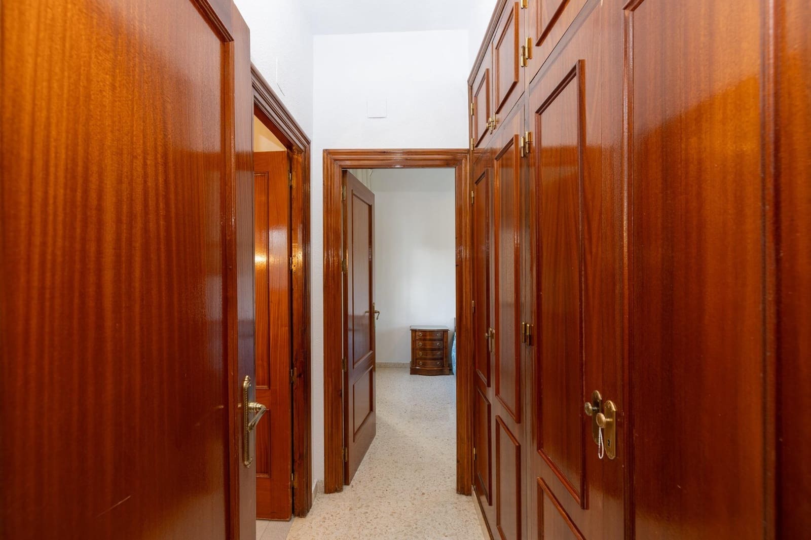 7 slaapkamer Villa te koop in Otura met zwembad garage - € 420.000 (Ref: 9637861)