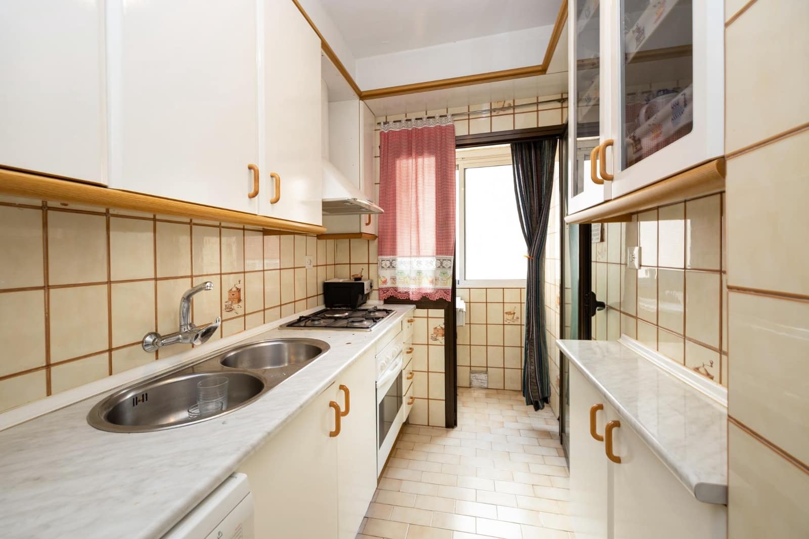 4 bedroom Flat for sale in Granada city with garage - € 335,000 (Ref: 9637862)