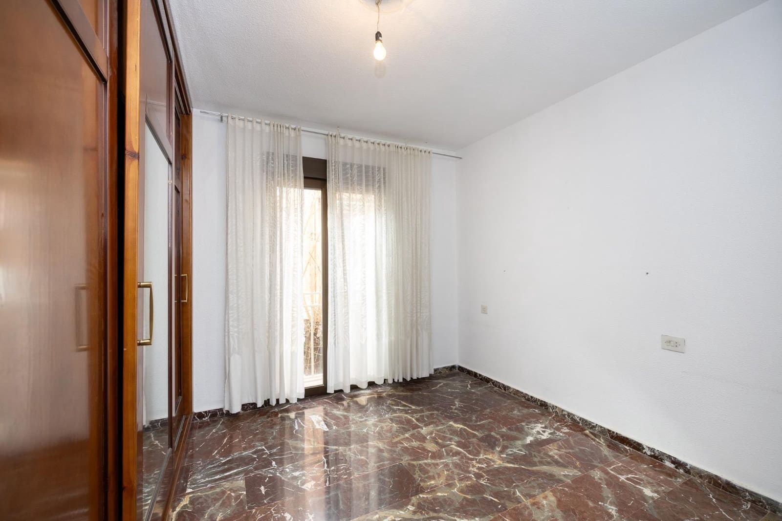 4 bedroom Flat for sale in Granada city with garage - € 335,000 (Ref: 9637862)