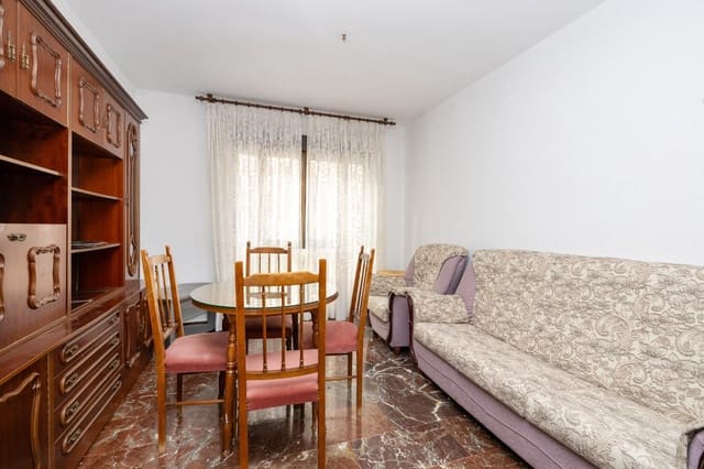4 bedroom Flat for sale in Centro, Granada city with garage - € 335,000 (Ref: 9637862)