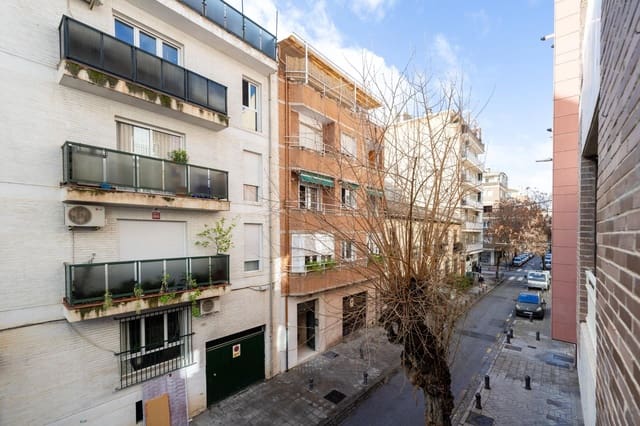 4 bedroom Flat for sale in Centro, Granada city with garage - € 335,000 (Ref: 9637862)