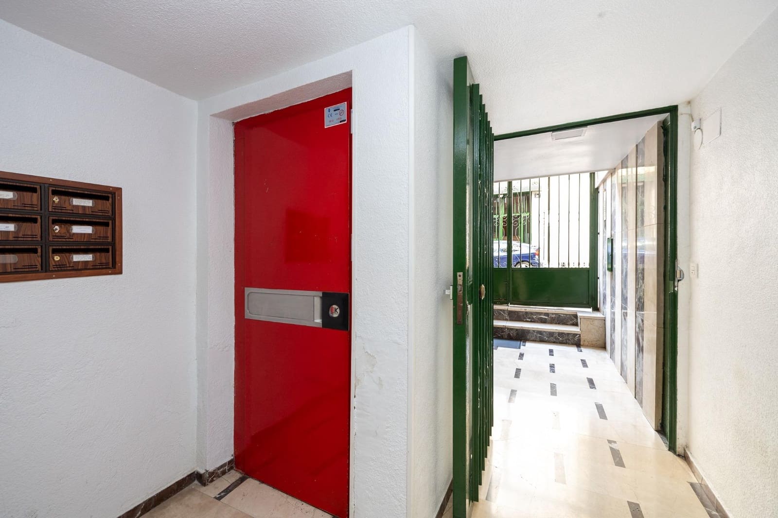 4 bedroom Flat for sale in Granada city with garage - € 335,000 (Ref: 9637862)