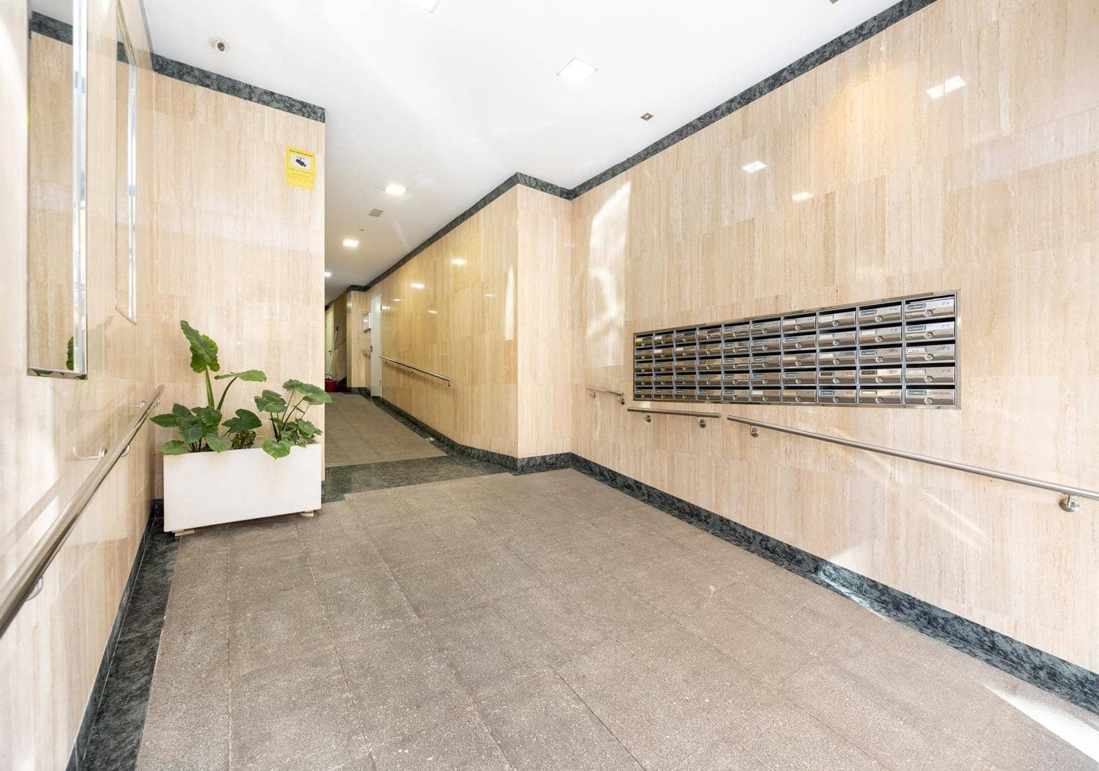 4 Zimmer Wohnung zu verkaufen in Granada Stadt - 350.000 € (Ref: 9637865)