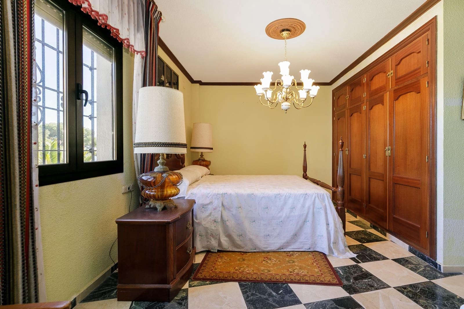 9 sypialnia Willa na sprzedaż w La Herradura z basenem garażem - 1 100 000 € (Ref: 9645288)