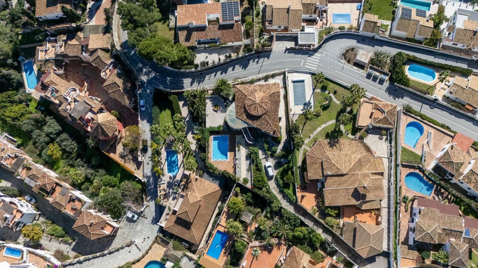 9 sypialnia Willa na sprzedaż w La Herradura z basenem garażem - 1 100 000 € (Ref: 9645288)