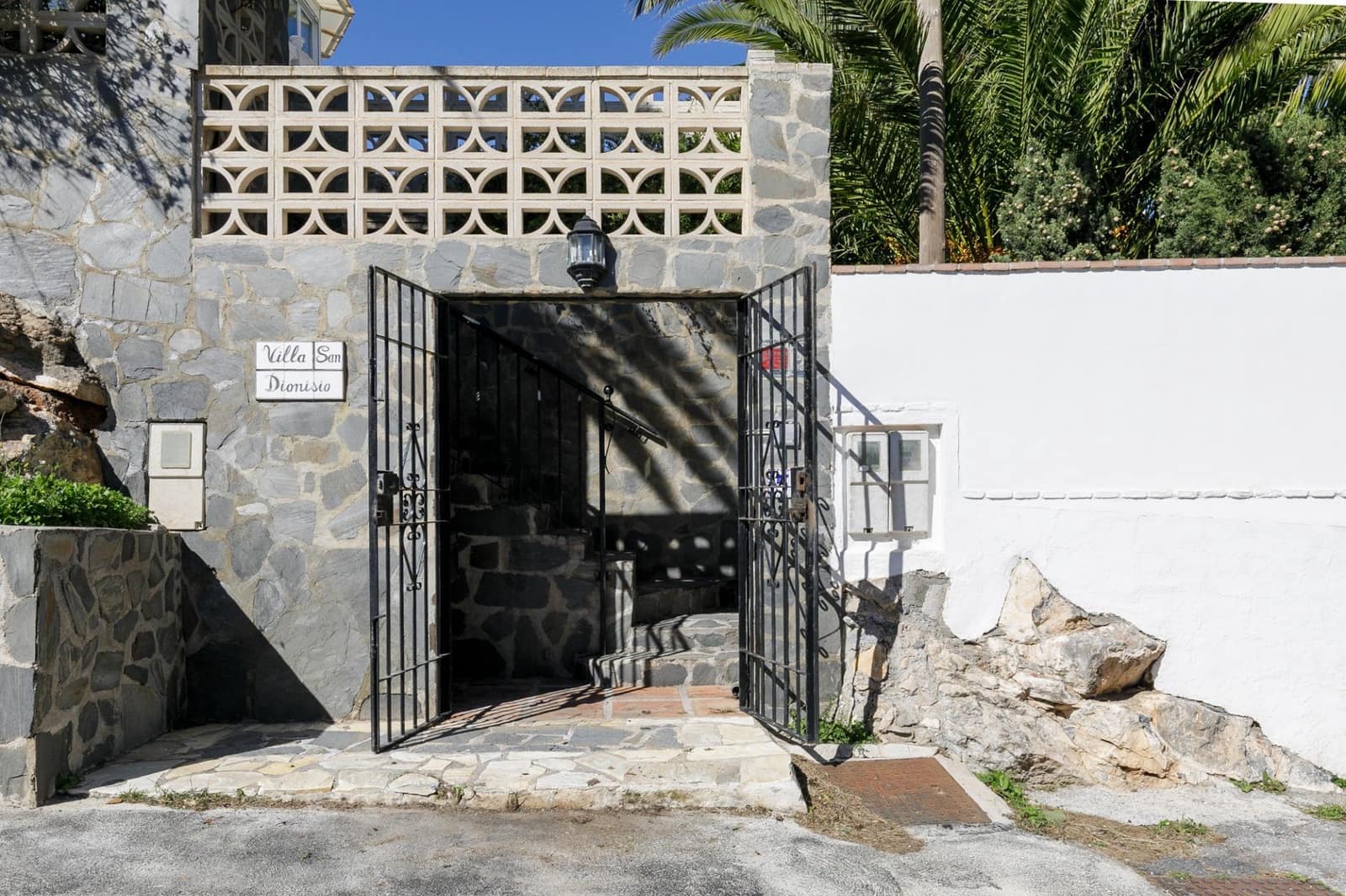 9 sypialnia Willa na sprzedaż w La Herradura z basenem garażem - 1 100 000 € (Ref: 9645288)