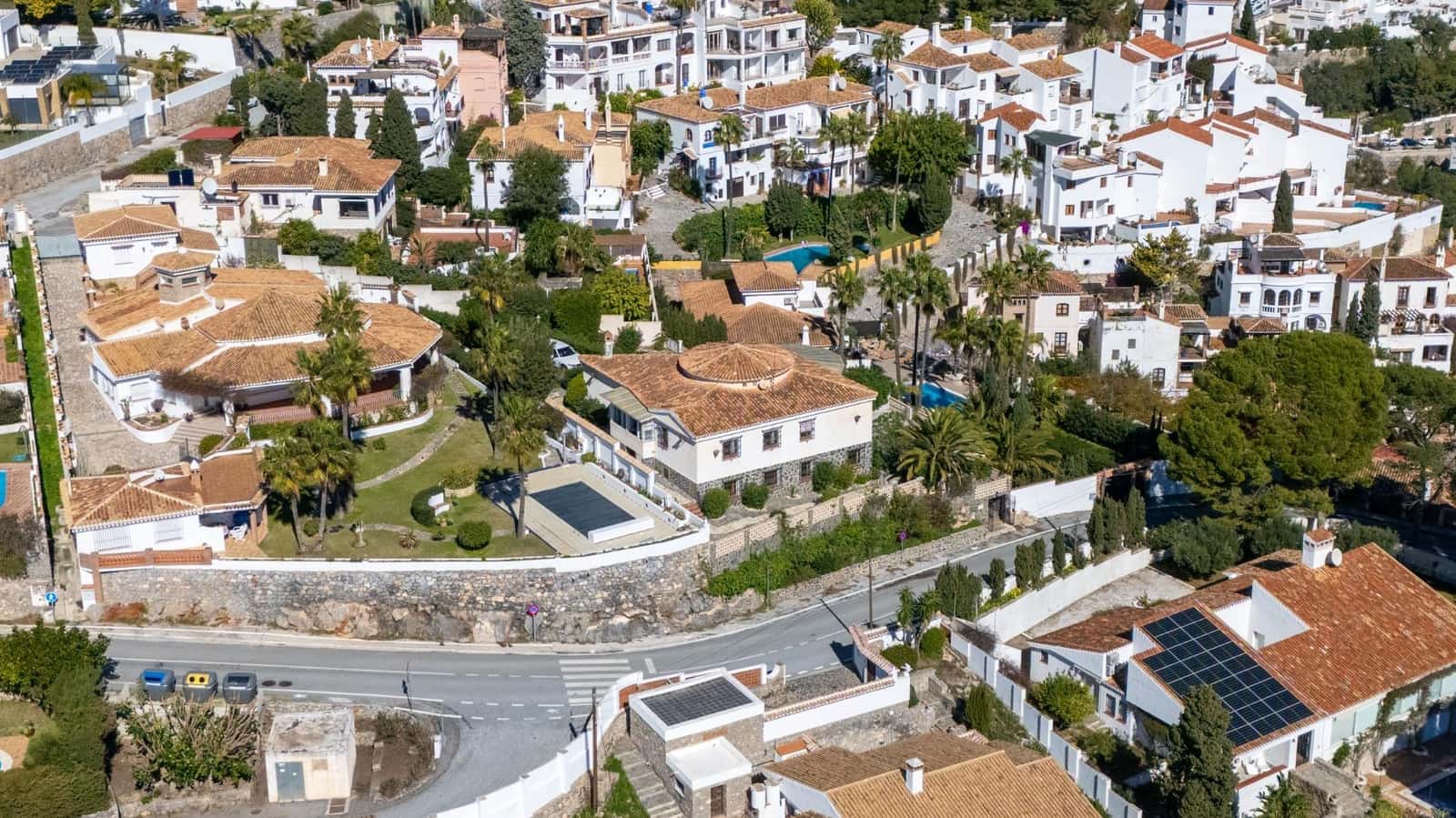 9 sypialnia Willa na sprzedaż w La Herradura z basenem garażem - 1 100 000 € (Ref: 9645288)