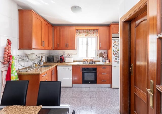 4 chambre Villa/Maison à vendre à Peligros avec piscine garage - 430 000 € (Ref: 9645289)