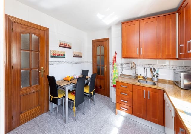 4 chambre Villa/Maison à vendre à Peligros avec piscine garage - 430 000 € (Ref: 9645289)