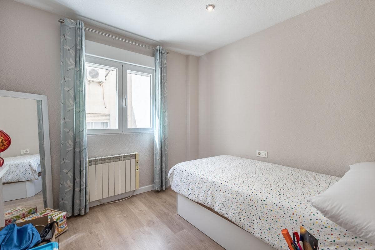 2 Zimmer Wohnung zu verkaufen in Granada Stadt - 290.000 € (Ref: 9648392)