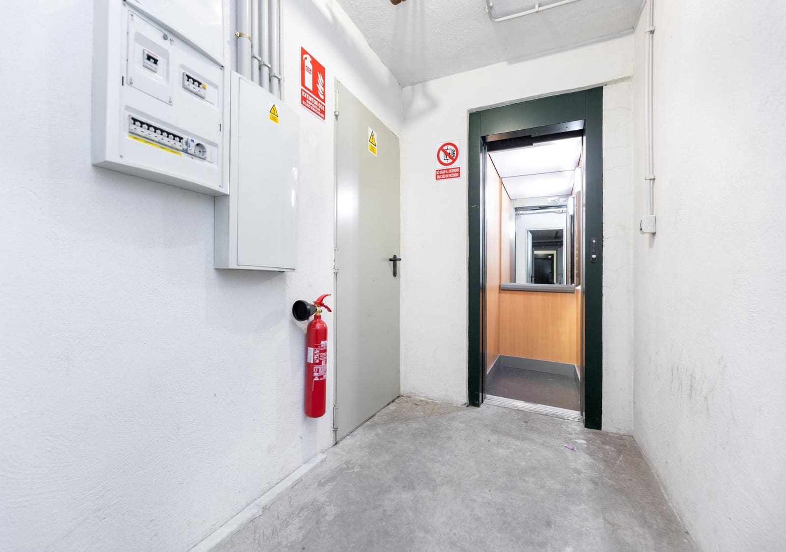 2 quarto Apartamento para venda em Churriana de la Vega com garagem - 140 000 € (Ref: 9648395)