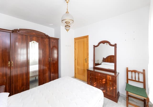 2 quarto Apartamento para venda em Churriana de la Vega com garagem - 140 000 € (Ref: 9648395)