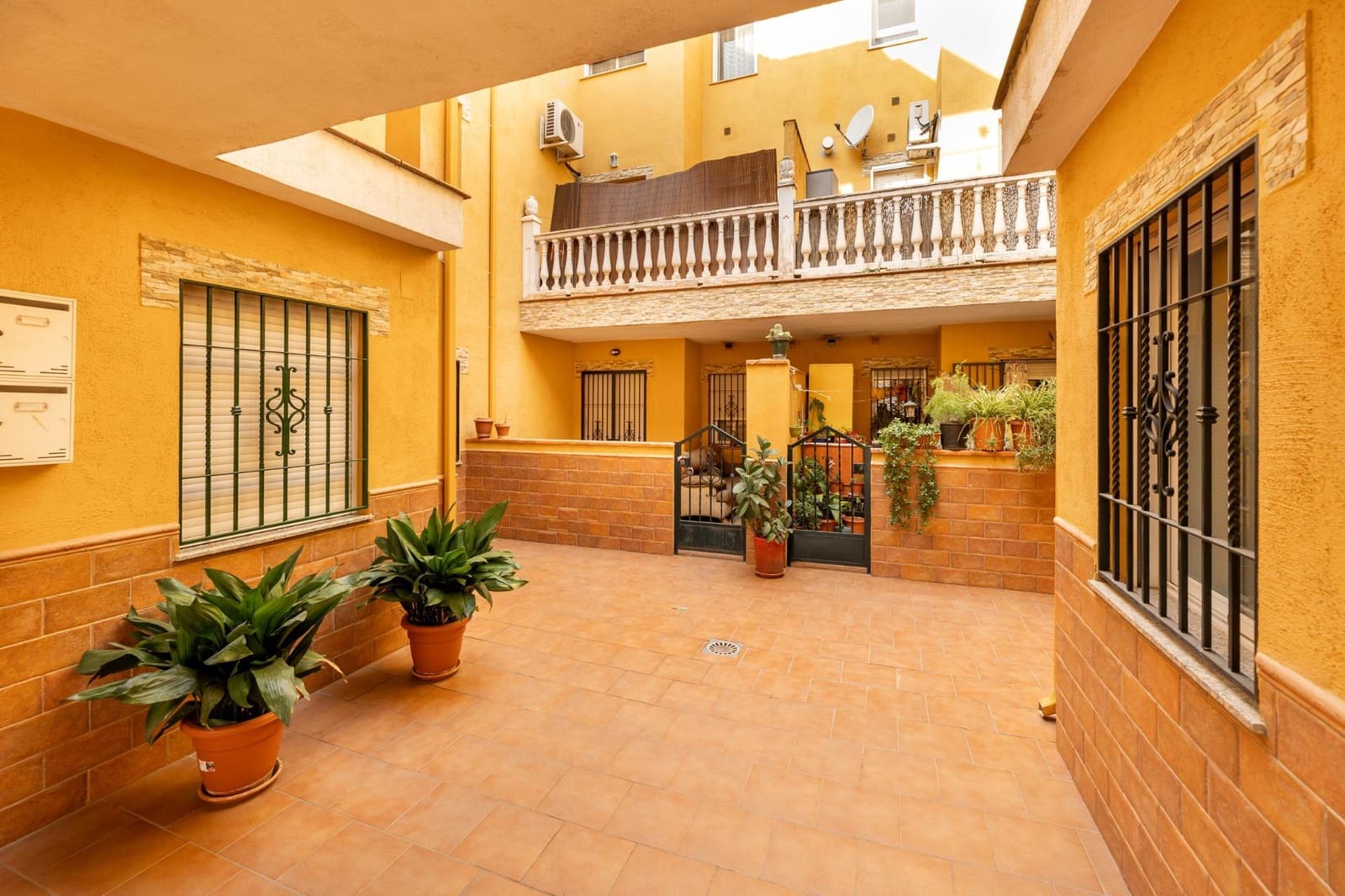 2 quarto Apartamento para venda em Churriana de la Vega com garagem - 140 000 € (Ref: 9648395)