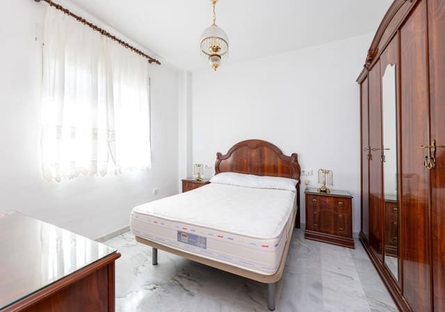 2 quarto Apartamento para venda em Churriana de la Vega com garagem - 140 000 € (Ref: 9648395)