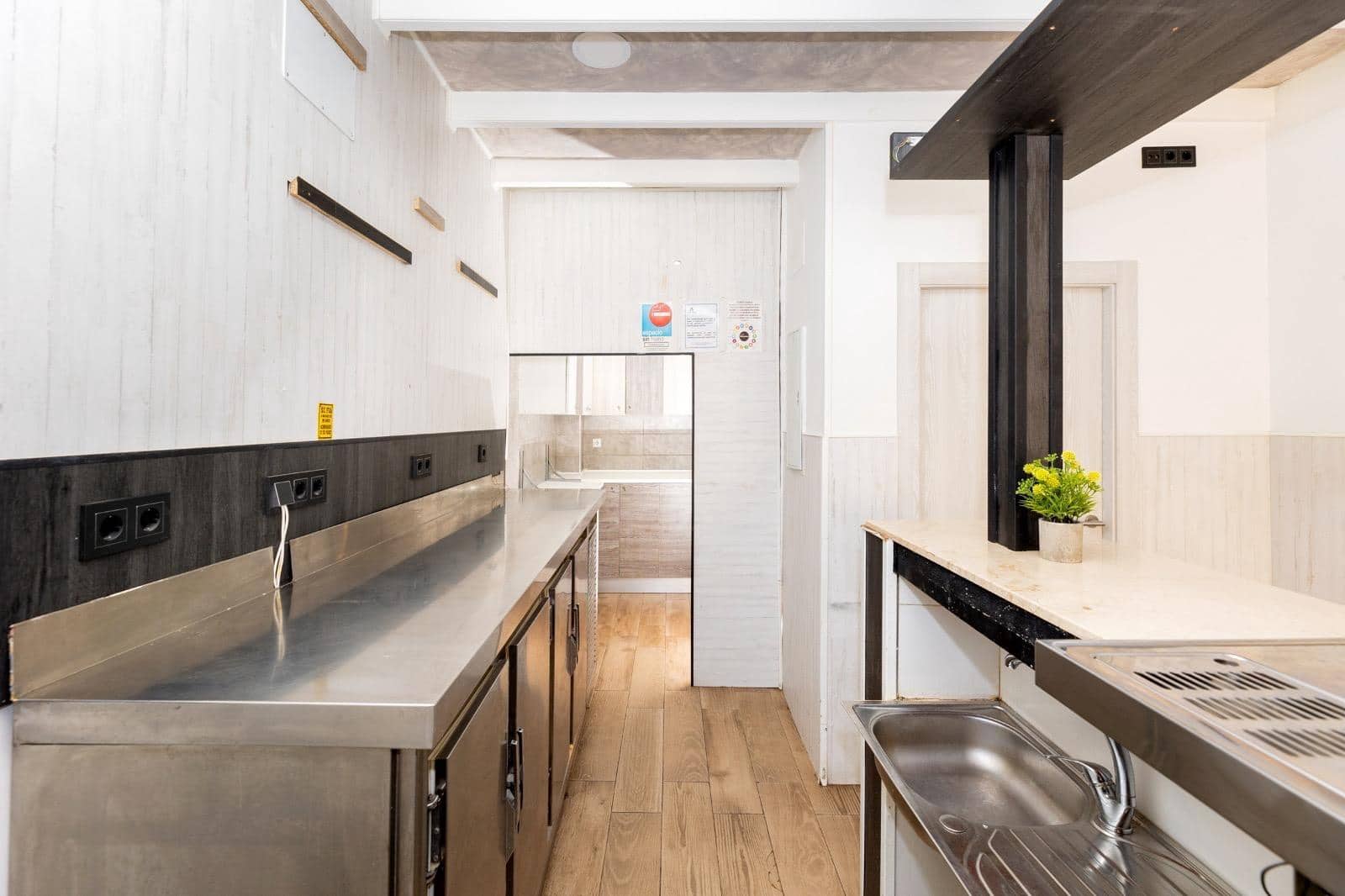 Kommersiell till salu i Granada stad - 104 999 € (Ref: 9652250)