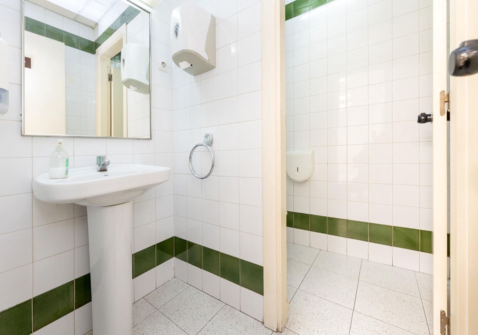 Kommersiell till salu i Granada stad - 980 000 € (Ref: 9652254)