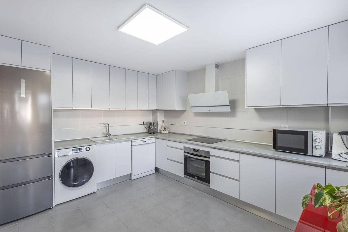 3 chambre Villa/Maison Mitoyenne à vendre à Las Gabias avec piscine garage - 279 000 € (Ref: 9652256)