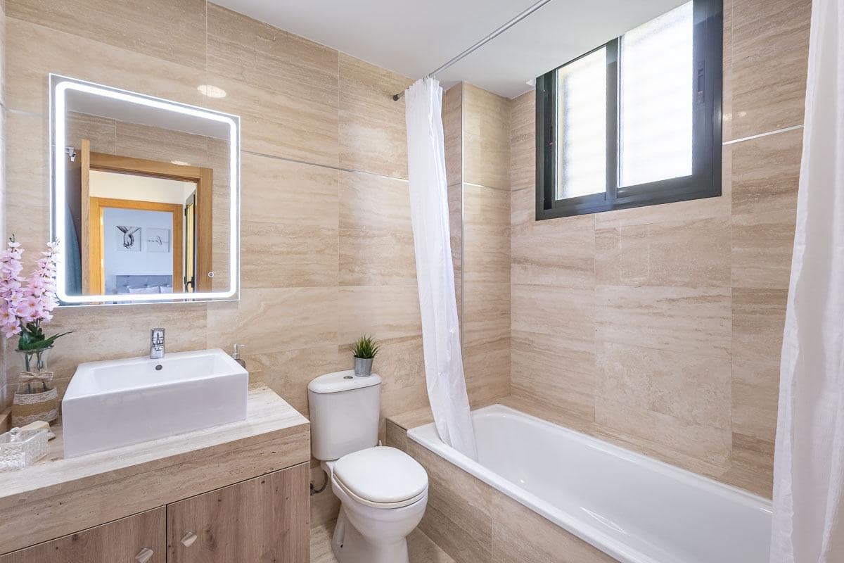 3 chambre Villa/Maison Mitoyenne à vendre à Las Gabias avec piscine garage - 279 000 € (Ref: 9652256)