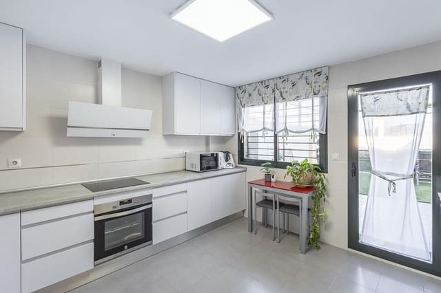 3 chambre Villa/Maison Mitoyenne à vendre à Las Gabias avec piscine garage - 279 000 € (Ref: 9652256)