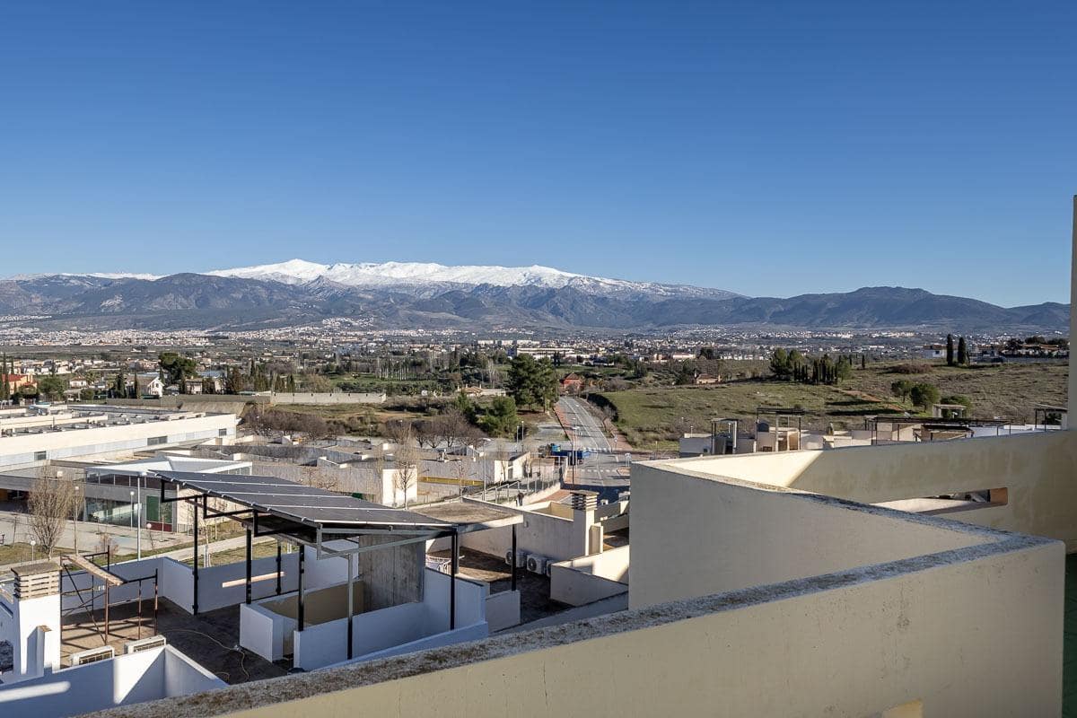 3 chambre Villa/Maison Mitoyenne à vendre à Las Gabias avec piscine garage - 279 000 € (Ref: 9652256)