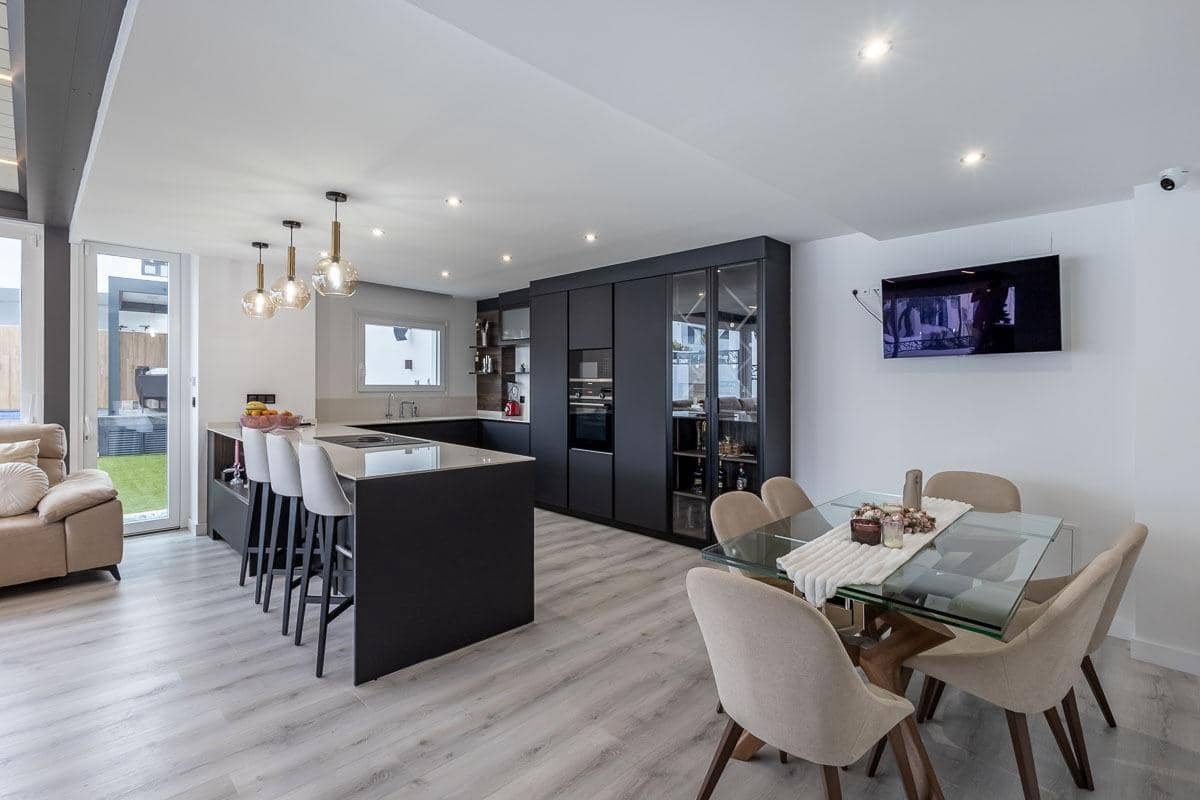 3 slaapkamer Rijtjeshuis te koop in Albolote met zwembad garage - € 620.000 (Ref: 9656299)