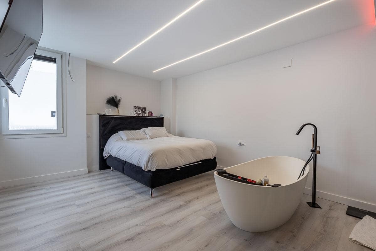 3 slaapkamer Rijtjeshuis te koop in Albolote met zwembad garage - € 620.000 (Ref: 9656299)