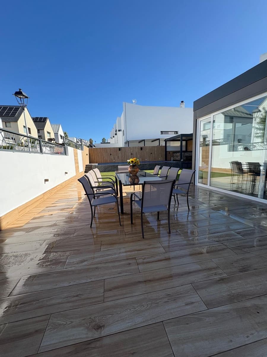 3 slaapkamer Rijtjeshuis te koop in Albolote met zwembad garage - € 620.000 (Ref: 9656299)