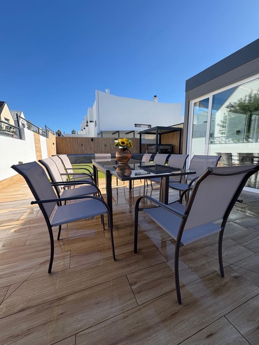 3 slaapkamer Rijtjeshuis te koop in Albolote met zwembad garage - € 620.000 (Ref: 9656299)