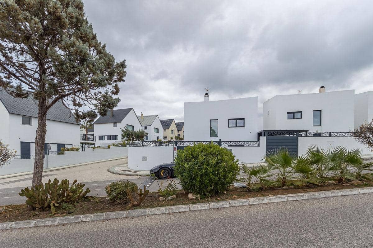 3 slaapkamer Rijtjeshuis te koop in Albolote met zwembad garage - € 620.000 (Ref: 9656299)