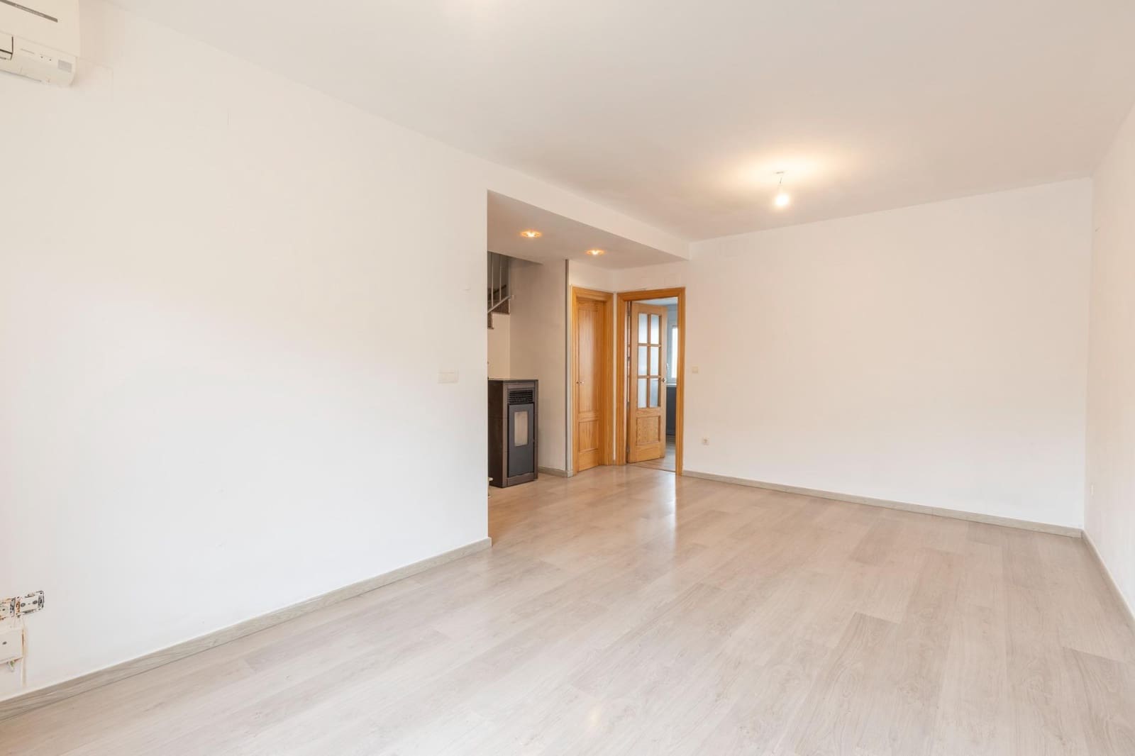 3 camera da letto Villetta a Schiera in vendita in Ambroz con garage - 221.000 € (Rif: 9656300)