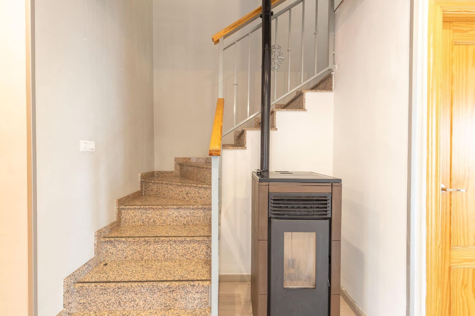 3 camera da letto Villetta a Schiera in vendita in Ambroz con garage - 221.000 € (Rif: 9656300)