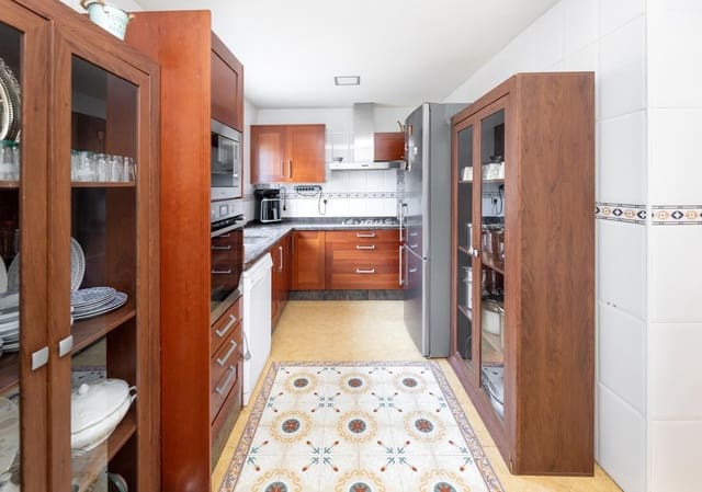 Adosado de 3 habitaciones en Atarfe en venta con garaje - 225.000 € (Ref: 9656302)