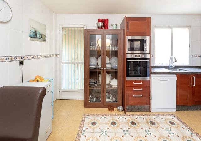 Adosado de 3 habitaciones en Atarfe en venta con garaje - 225.000 € (Ref: 9656302)