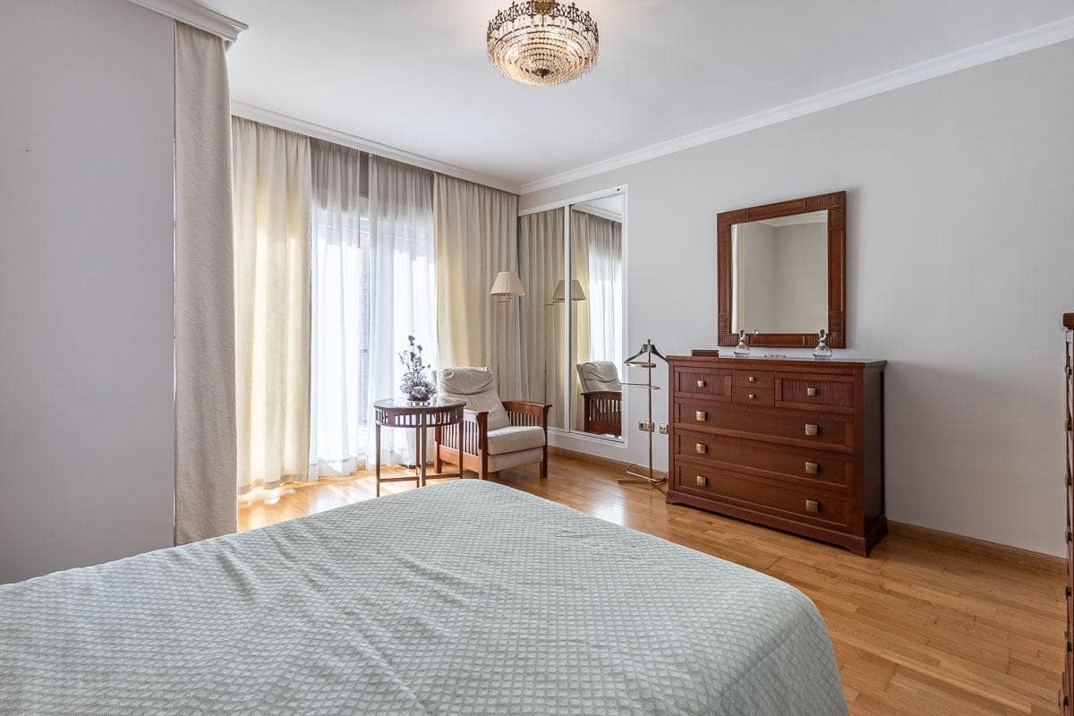 6 Zimmer Doppelhaus zu verkaufen in Granada Stadt mit Pool - 995.000 € (Ref: 9659654)