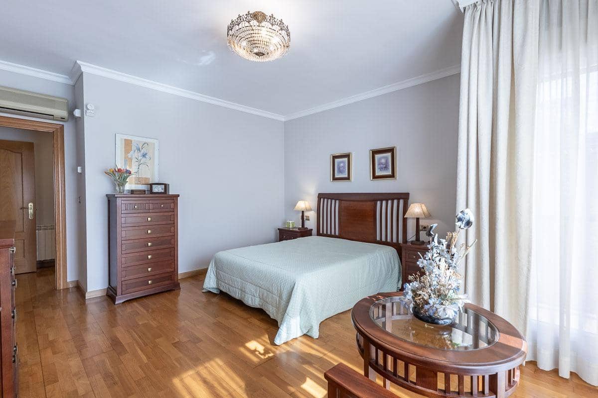 6 Zimmer Doppelhaus zu verkaufen in Granada Stadt mit Pool - 995.000 € (Ref: 9659654)