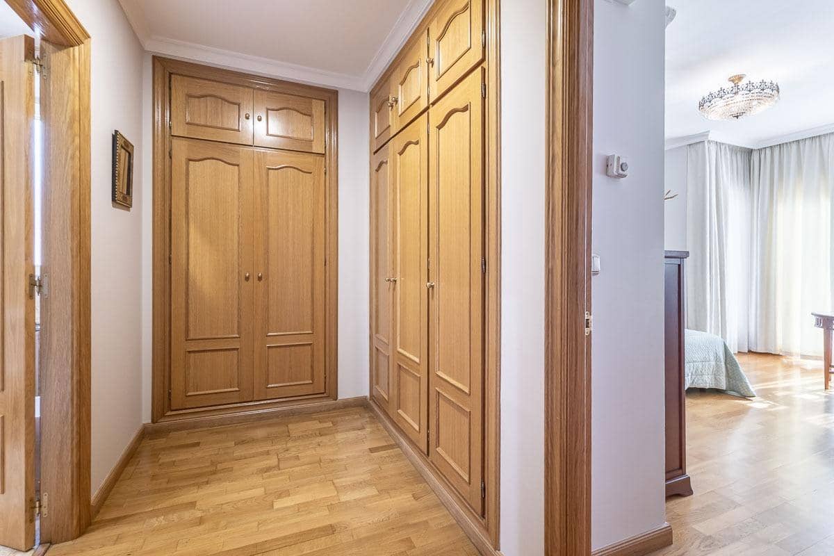 6 Zimmer Doppelhaus zu verkaufen in Granada Stadt mit Pool - 995.000 € (Ref: 9659654)