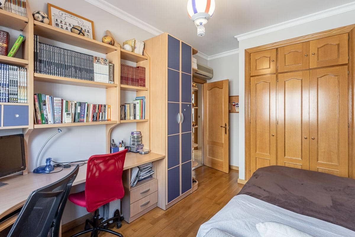 6 Zimmer Doppelhaus zu verkaufen in Granada Stadt mit Pool - 995.000 € (Ref: 9659654)