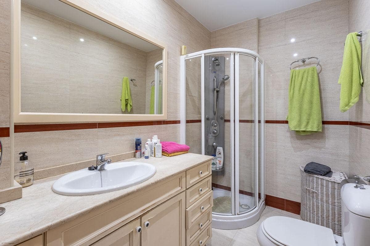 6 Zimmer Doppelhaus zu verkaufen in Granada Stadt mit Pool - 995.000 € (Ref: 9659654)