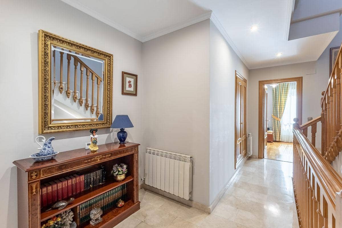 6 Zimmer Doppelhaus zu verkaufen in Granada Stadt mit Pool - 995.000 € (Ref: 9659654)