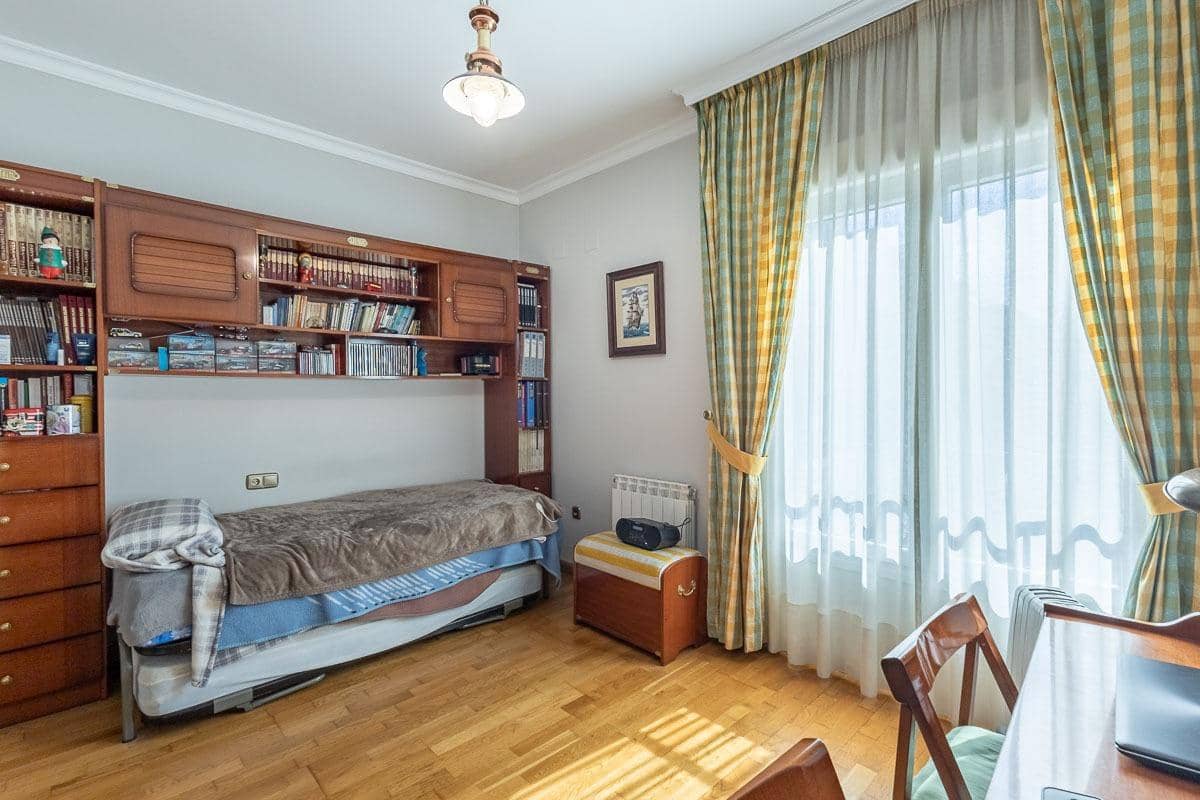6 Zimmer Doppelhaus zu verkaufen in Granada Stadt mit Pool - 995.000 € (Ref: 9659654)