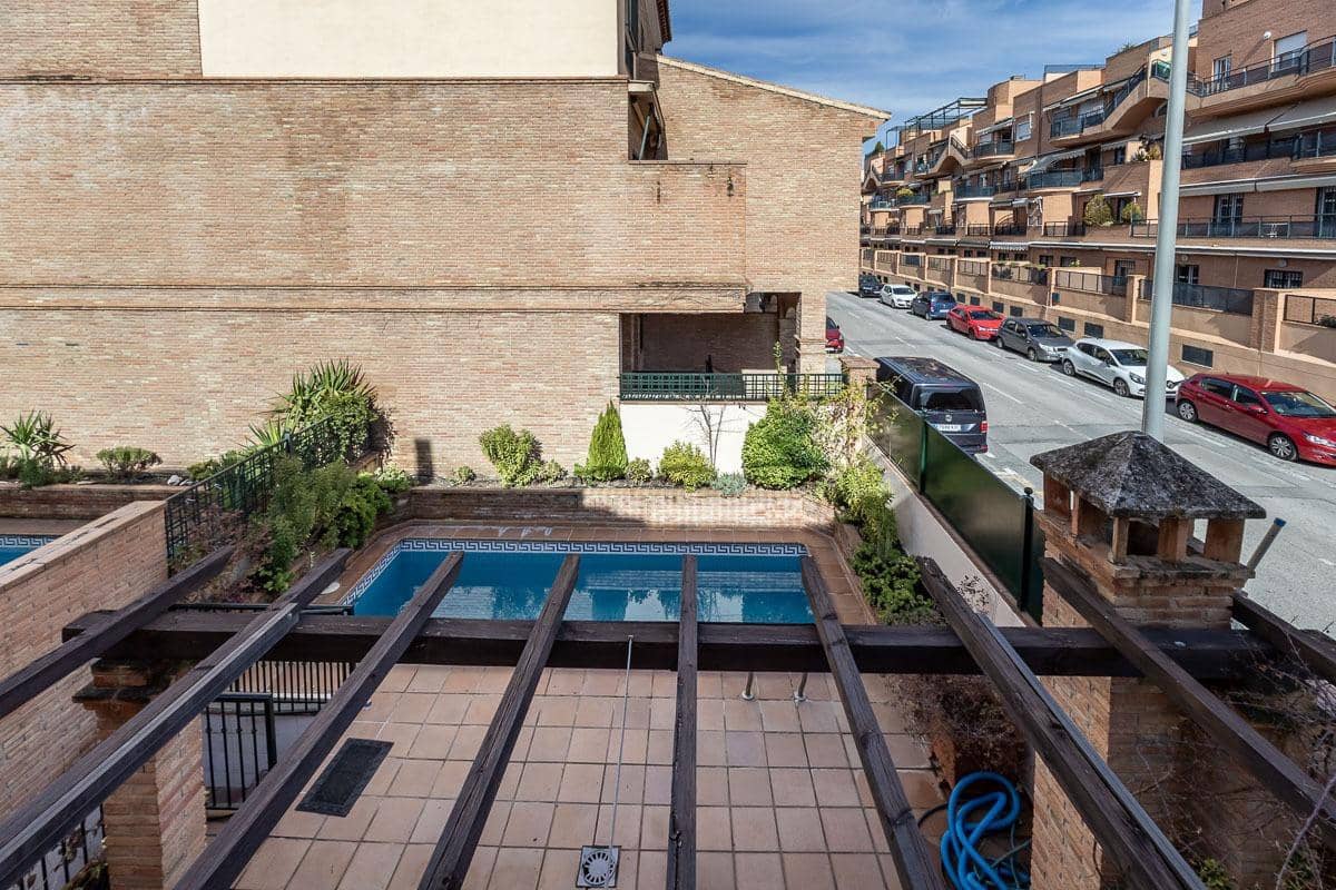 6 Zimmer Doppelhaus zu verkaufen in Granada Stadt mit Pool - 995.000 € (Ref: 9659654)