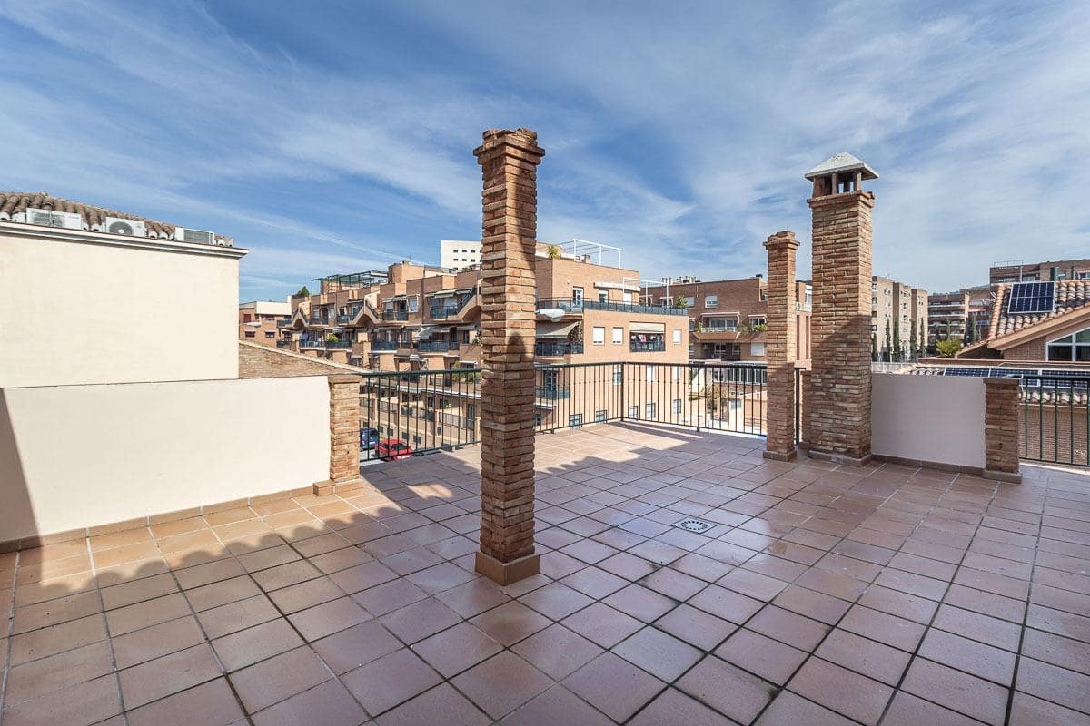 6 Zimmer Doppelhaus zu verkaufen in Granada Stadt mit Pool - 995.000 € (Ref: 9659654)