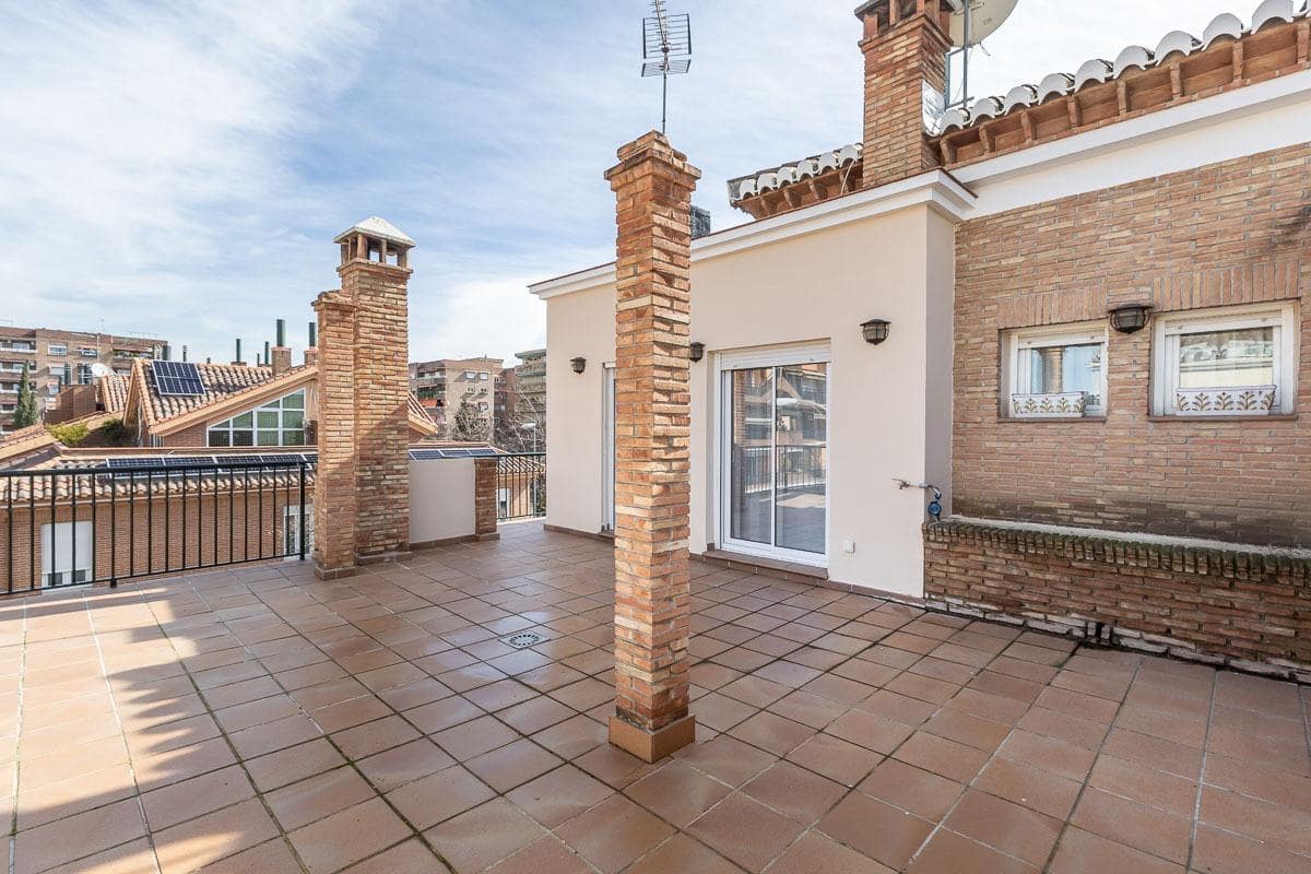 6 Zimmer Doppelhaus zu verkaufen in Granada Stadt mit Pool - 995.000 € (Ref: 9659654)