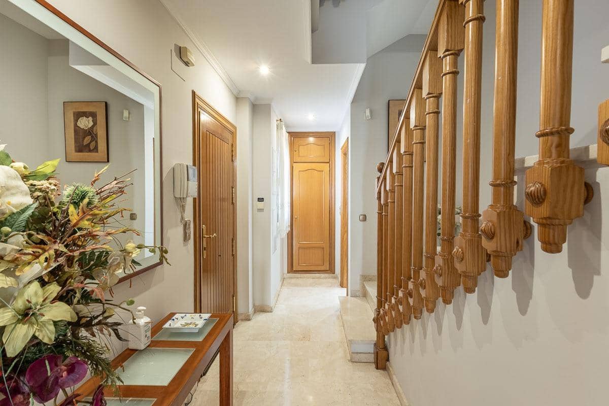 6 Zimmer Doppelhaus zu verkaufen in Granada Stadt mit Pool - 995.000 € (Ref: 9659654)