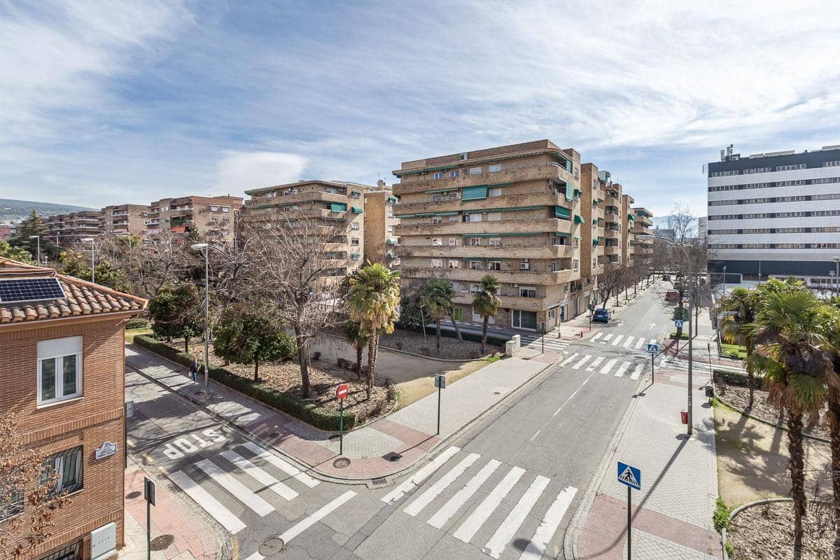 6 Zimmer Doppelhaus zu verkaufen in Granada Stadt mit Pool - 995.000 € (Ref: 9659654)