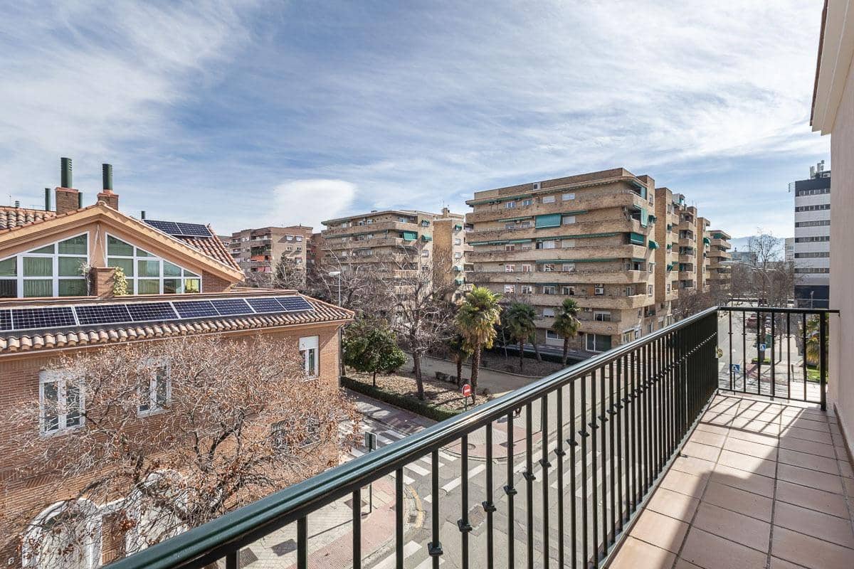 6 Zimmer Doppelhaus zu verkaufen in Granada Stadt mit Pool - 995.000 € (Ref: 9659654)