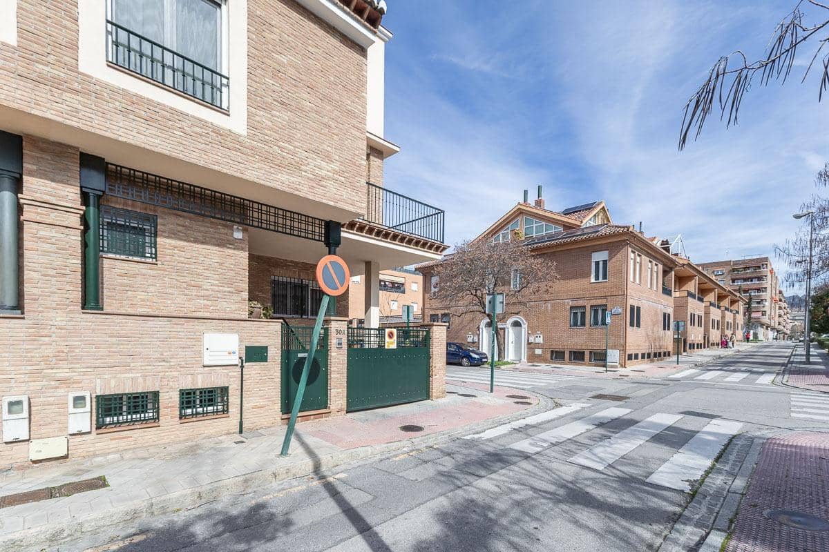 6 Zimmer Doppelhaus zu verkaufen in Granada Stadt mit Pool - 995.000 € (Ref: 9659654)