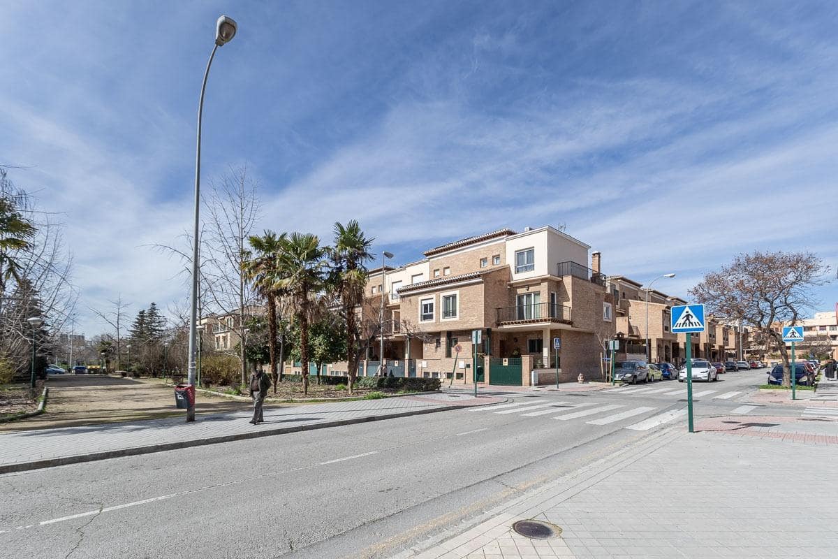 6 Zimmer Doppelhaus zu verkaufen in Granada Stadt mit Pool - 995.000 € (Ref: 9659654)